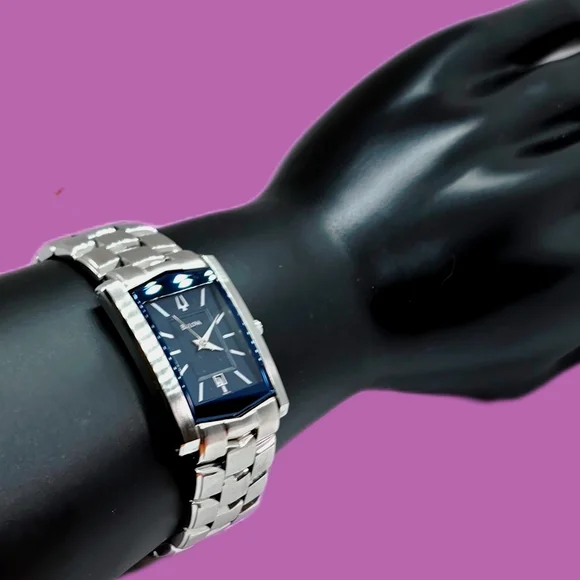 ✨️Bulova✨️ Classic Blue Dial Watch - Picture 3 of 11